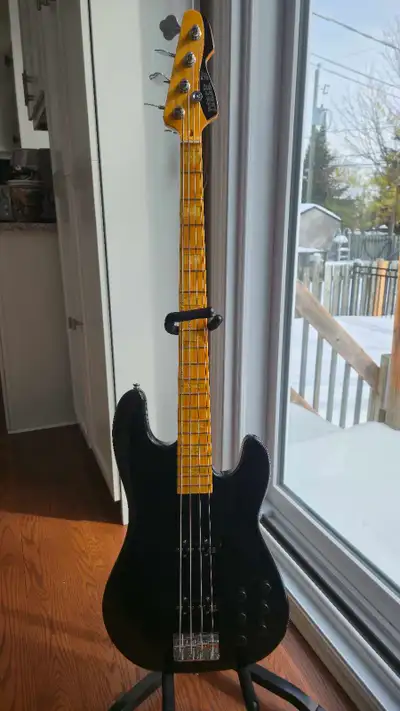Mark Bass V4 Glossy Black, View more