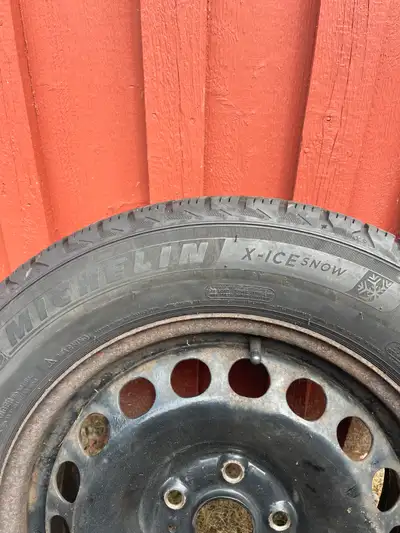 4 Michelin x-ice mounted on rims Size 215 60R 16 (VW Passat) Lots of wear left Excellent winter tire...