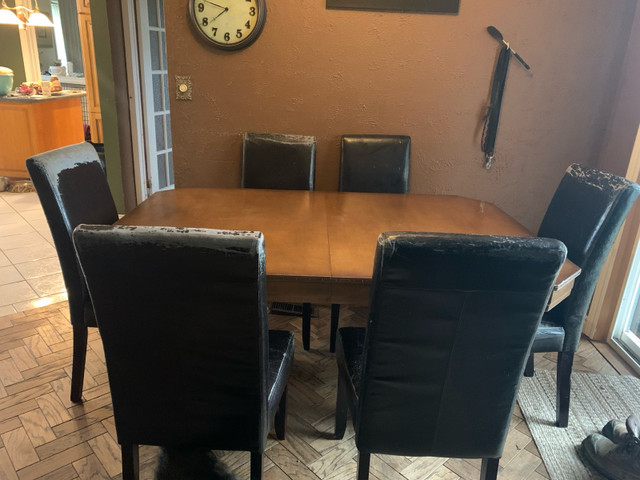 Kitchen table  in Dining Tables & Sets in Moncton