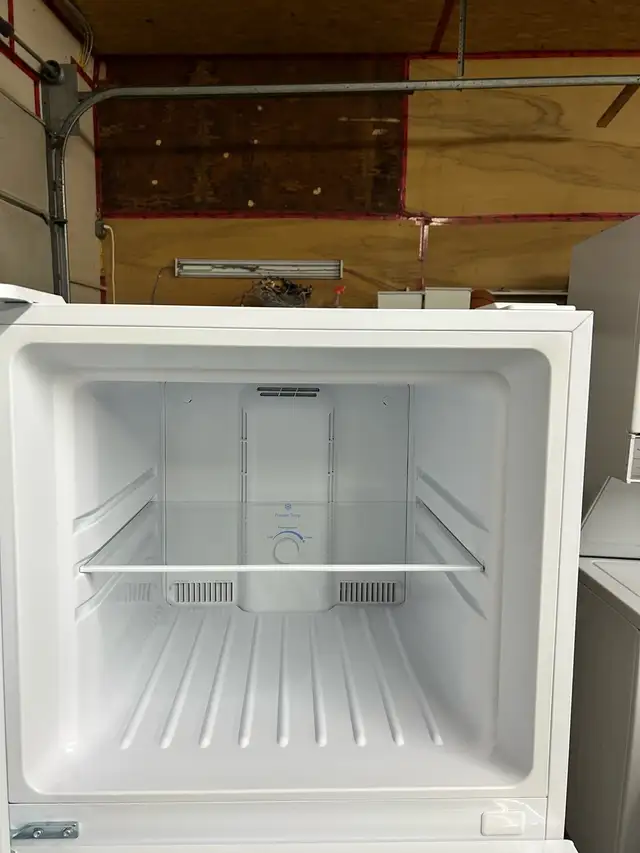 Fridge Frigidaire 24” wide apartment size -  %100 working  in Refrigerators in Kitchener / Waterloo - Image 5