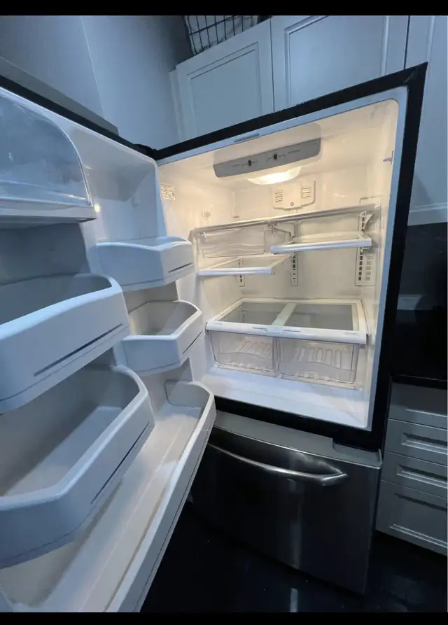 stainless steel fridge  in Refrigerators in City of Montréal - Image 3