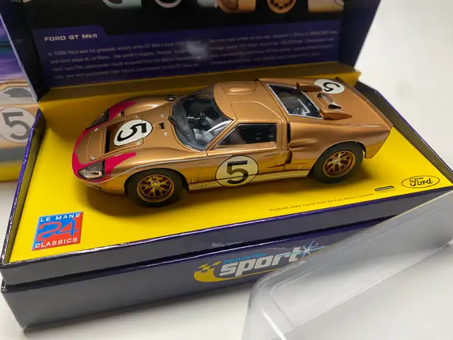 SCALEXTRIC SPORT C2465A GT40 MKII SLOT CAR in Toys & Games in City of Toronto - Image 2