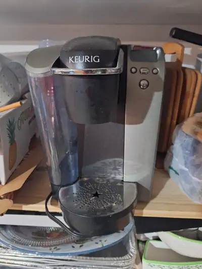 1- Keurig in good working cond.- $75. 1- Saeco- Odea go - full automatic expresso coffee maker - in...