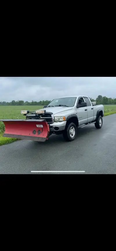 2003 dodge ram 2500 4x4. 24 valve 5.9 Cummins. New in the last year: PCM 2 batteries Inner/outer pas...