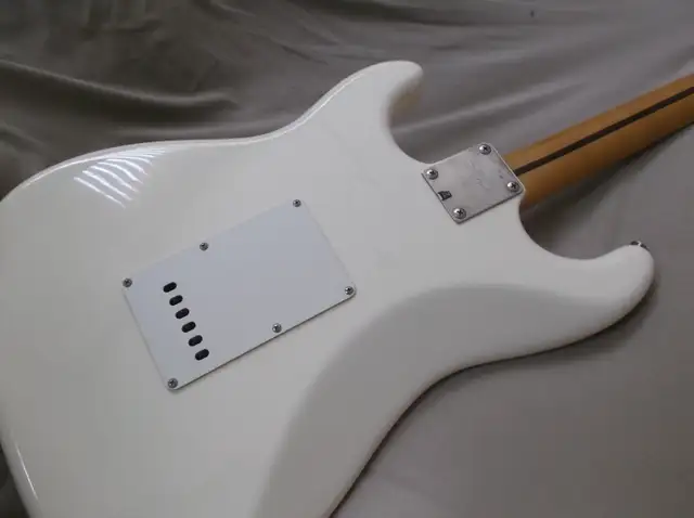 Fender Squier stratocaster  classic vibe guitare in Guitars in Sherbrooke - Image 7