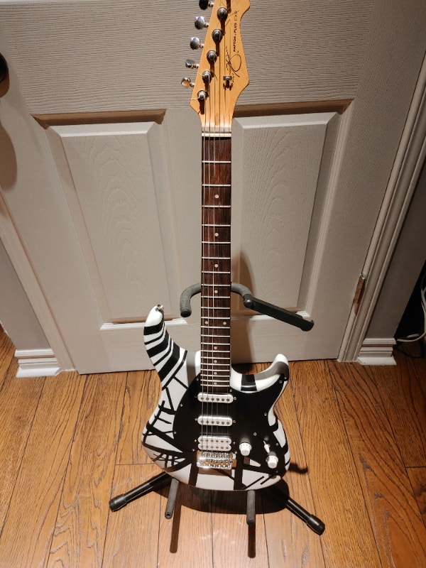EVH Eddie Van HALEN Black/White Electric Guitar Guitars Ottawa Kijiji