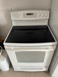 Cuisinière vitrocéramique avec four à convection