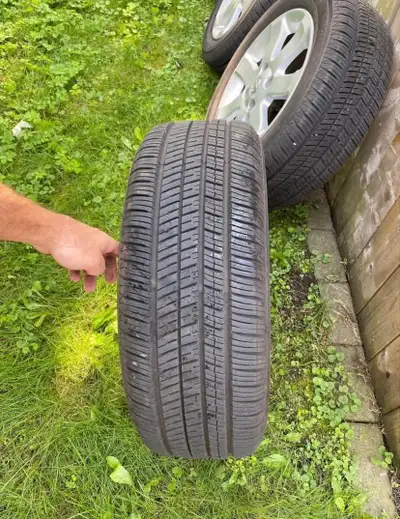 Pneu d’été Yokohama 205/55r16 91h, très peut utiliser, moins de 1000km, acheté neuf, nous vendons le...