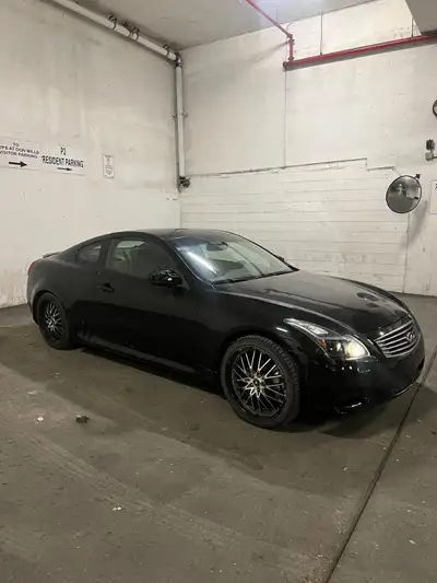 Selling my Infinite G37S 2012 IPL Manual with 163km The car is in great condition runs drive smoothl...