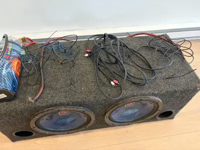 Fonctionne super bien manque seulement l’ampli, vien avec tout les fils, message pour plus d’infos