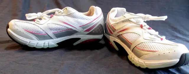 Women's training shoes, Runners size 11, NEW, pink accents in Women's - Shoes in Markham / York Region - Image 4