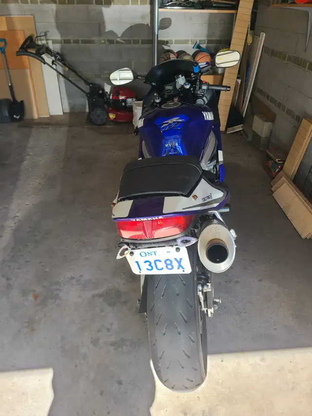 1999 Yamaha R6 in Sport Bikes in Mississauga / Peel Region - Image 2