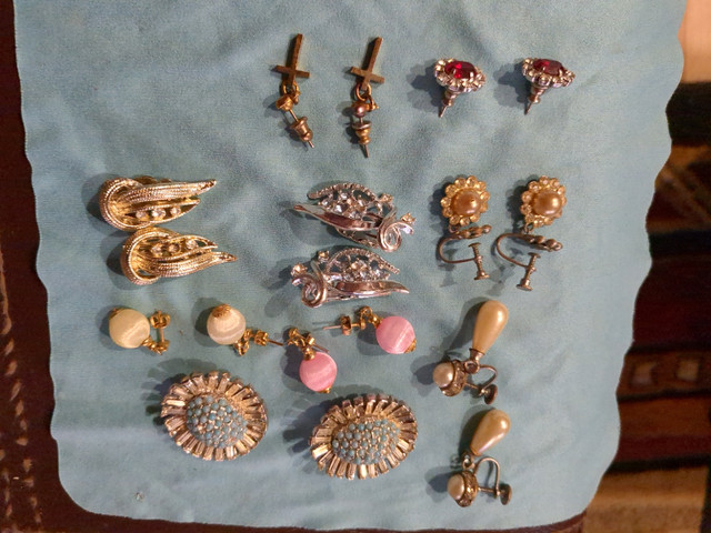 Vintage earrings  in Jewellery & Watches in St. Catharines