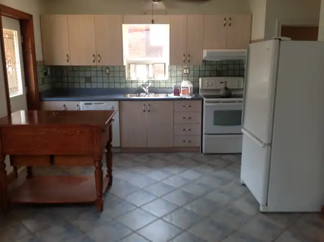Rooms for Rent. Lansdowne & Davenport. Starting at $1100/month in Room Rentals & Roommates in City of Toronto - Image 5