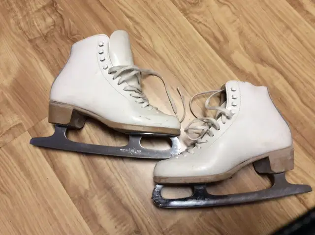 Riedell figure skates in Skates & Blades in Gatineau - Image 2