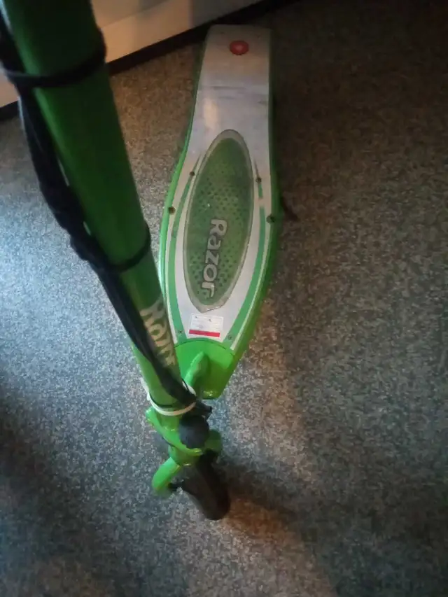 Razor Scooter used electric works perfectly missing charger in Other in Oakville / Halton Region - Image 3