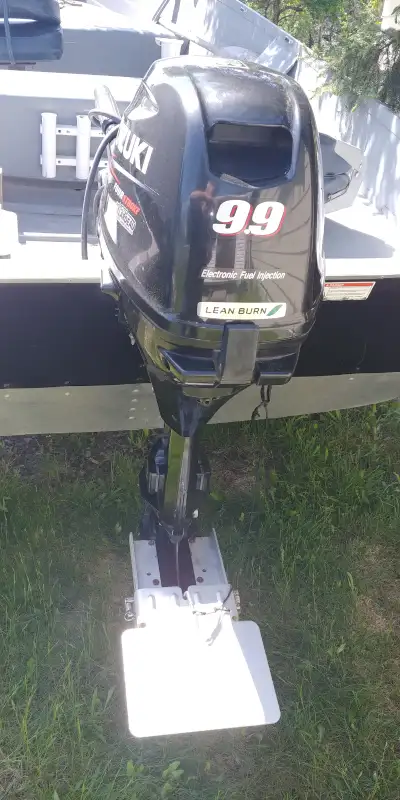 Chaloupe de 14 pieds avec remorque et moteur 4 temps 9,9