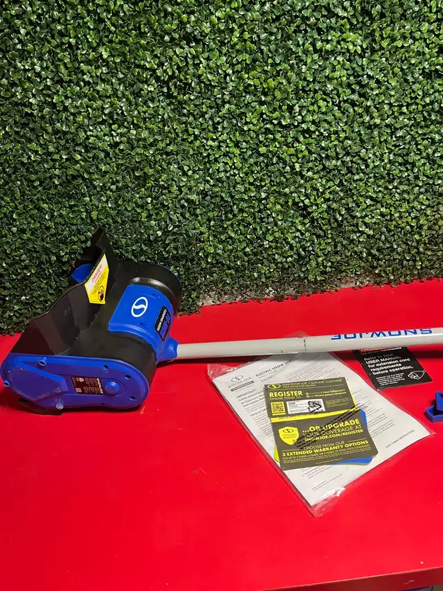 Snow Joe Snow Shovel in Snowblowers in City of Toronto - Image 6