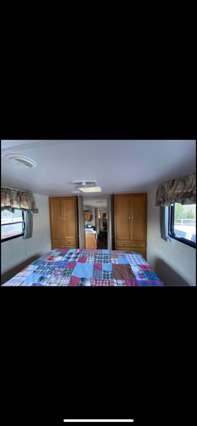 2001 Glendale Titanium 27EXB in Travel Trailers & Campers in Red Deer - Image 3