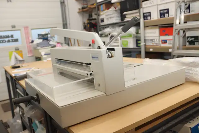 HEAVY DUTY 17” PAPER CUTTER  – Great Condition!63006661467137122