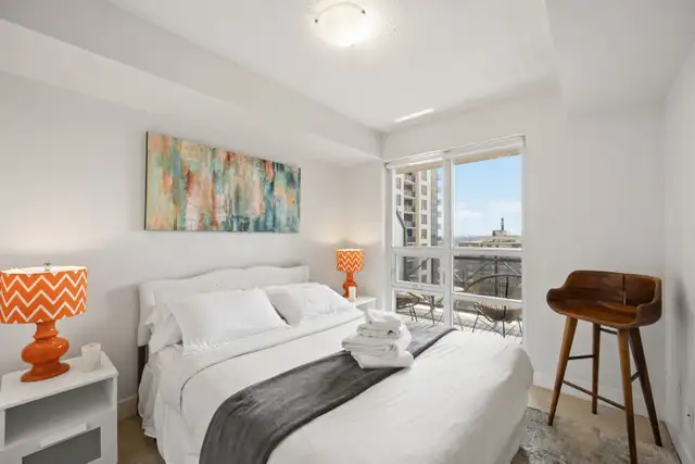 Furnished 2BR Condo – Short-Term Stay – Parking, Pool & Gym in Ontario in Canada - Image 2