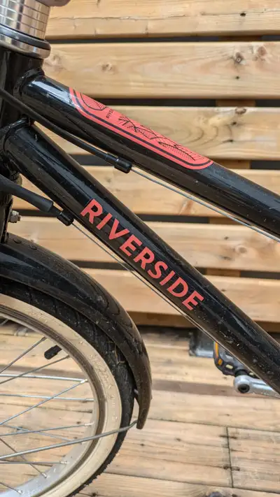 Bonjour, je vends le vélo de ma fille ,en très bon état . convient aux enfants entre 6 et 10 ans. pr...
