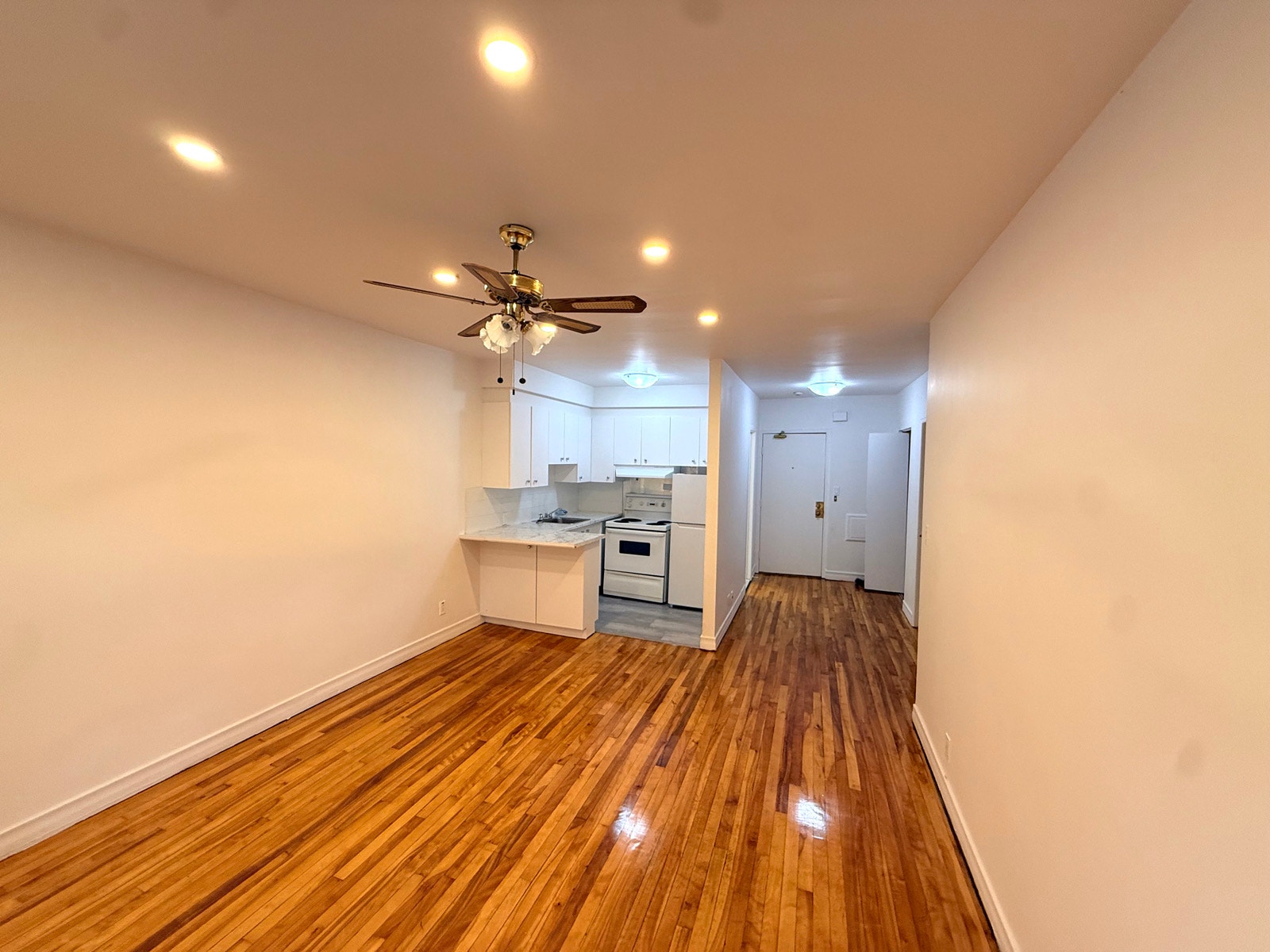 7201 Av. de Fontevrault — photo 1