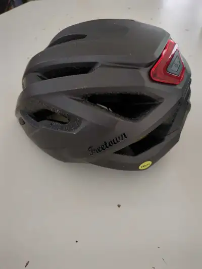 Casque Freetown, View more