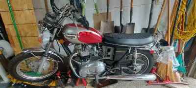 4 speed. TMU. Engine, head, and carbs were fully rebuilt during Covid following Lowbrow Customs step...