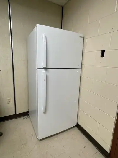 In great working condition no issues , hasn’t been used for few months. Everything works, no smell,...