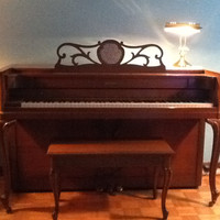 Magnifique piano de marque ACROSONIC fabriqué par BALDWIN + banc