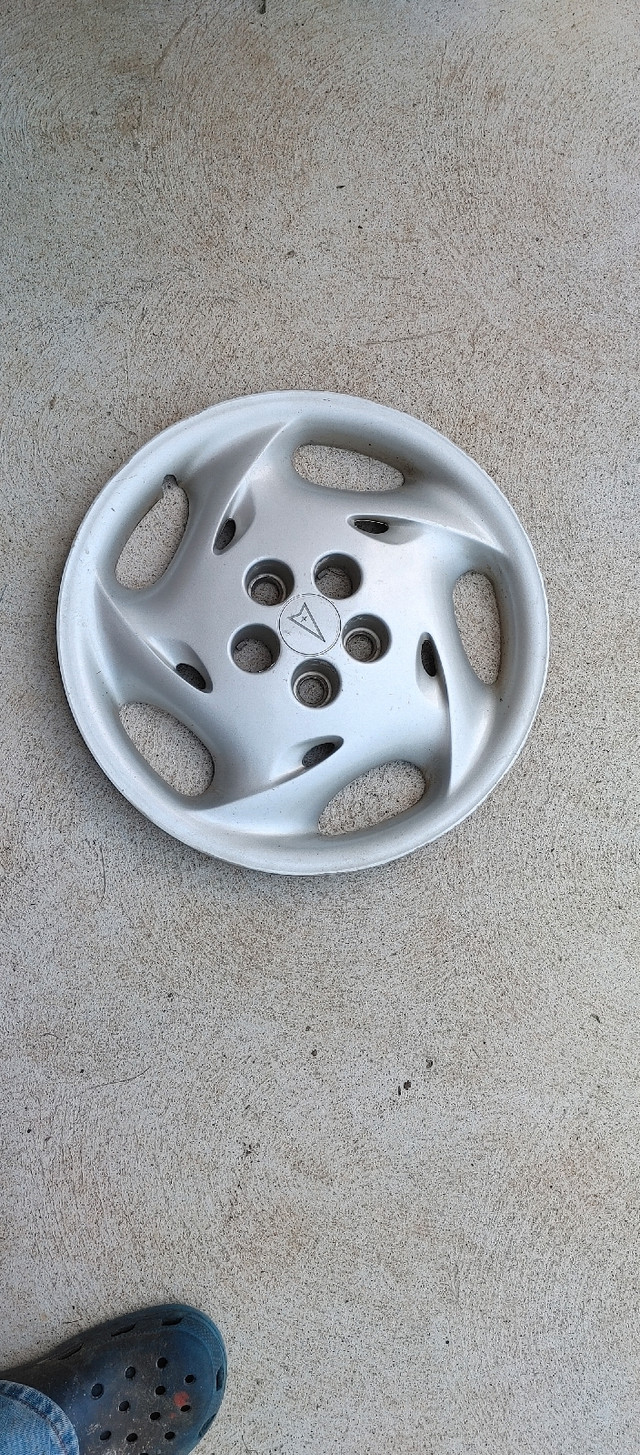 Sunfire and Cavalier Wheel discs, Hubcaps, wheel covers in Tires & Rims in Hamilton - Image 2