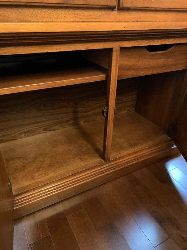 Solid Oak Dining Table Set including Hutch/China Dining