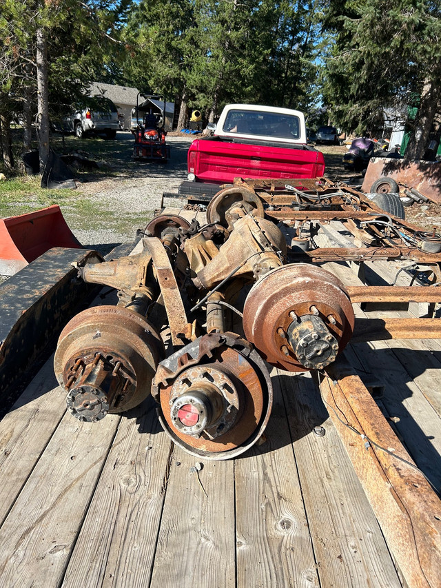 Rear axle  , from obs ford 350 in Transmission & Drivetrain in Kamloops - Image 2