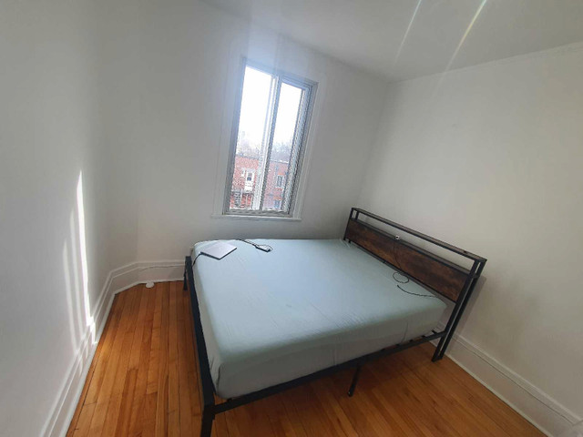 À vendre un lit électrique  king 2 places avec matela  dans Lits et matelas  à Ville de Montréal - Image 4