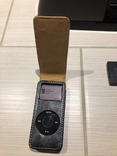 Apple iPod nano 1st Generation Black (2 GB) With Dock Systems dans iPod et MP3  à Ville de Montréal - Image 4