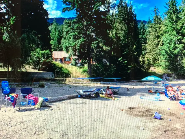 Shuswap BC 3 BR & 2.5 Bath Waterfront Rental. Pet Friendly, Dock in British Columbia in Canada - Image 11