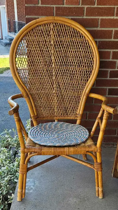 Rattan bamboo peacock style chair cottage vintage round back used good condition There's one tear on...
