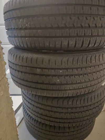 Brand new tires comes with original rims 275/55R/20 and also comes with 1 times used original jeep m...