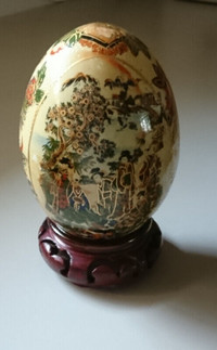Vintage Satsuma Hand Painted Porcelain Egg Geisha Girls Scene