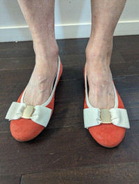 Shoes Suede  flat with bow. Orange/red , like new, size 9/10