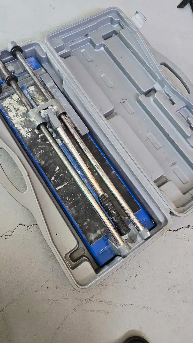 Ceramic Tile Cutter in Hand Tools in Nanaimo - Image 4