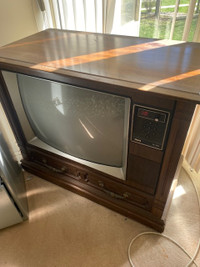 Rare vintage RCA XL-100 TV in gorgeous wooden cabinet