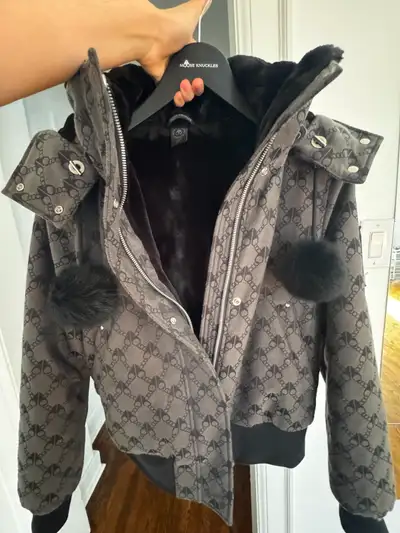 winter jacket : Moose knuckles siz M, View more