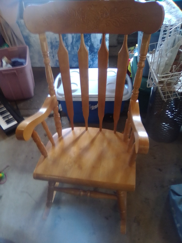 REDUCED $$$$$2 antique,1 rocking chairs in Chairs & Recliners in Stratford - Image 3