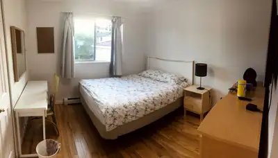 ️ Furnished room on the 2nd floor — double bed, desk, dresser, nightstand, lamp East 7th Ave & Ruper...