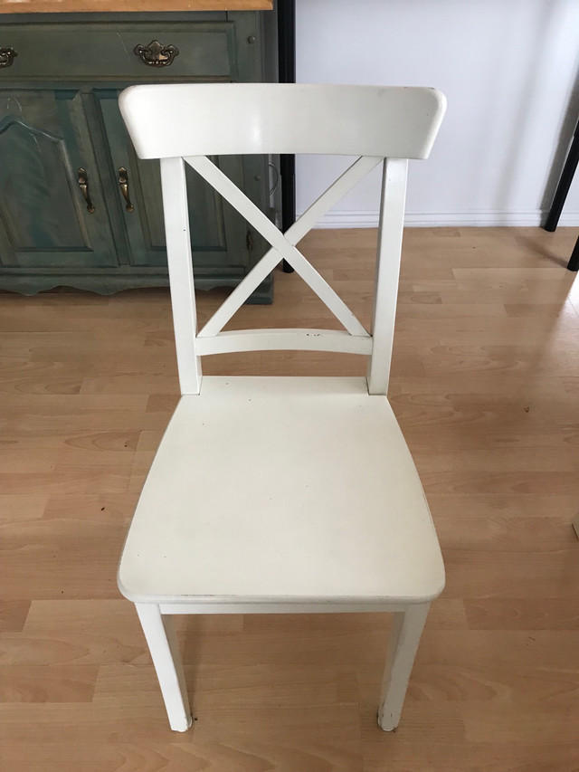 8 chaises blanches Ikea dans Chaises, Fauteuils inclinables  à Granby