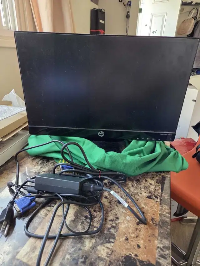 PLEASE READ 20” HP Pavilion computer monitor $25 in Desktop Computers in Edmonton - Image 2