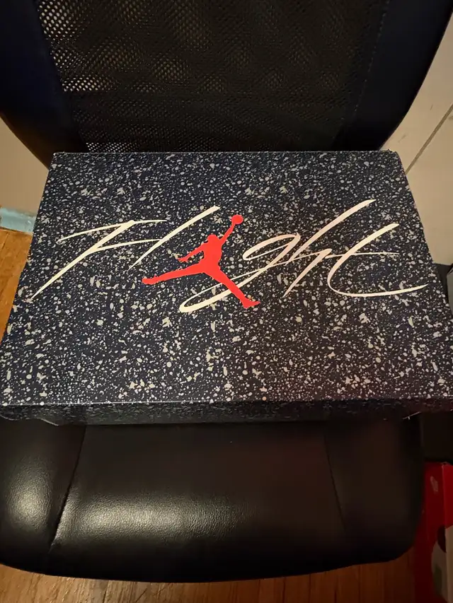 Air Jordan 4 Midnight Navy  in Men's Shoes in City of Toronto - Image 3