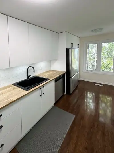3 bedrooms townhouse for rent in Charleswood. Close to schools and transportation. Tenant is respons...